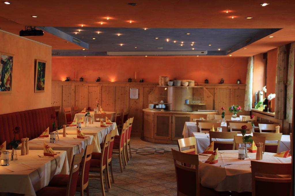 Hotel Restaurant Reichsadler Buchen  Oda fotoğraf