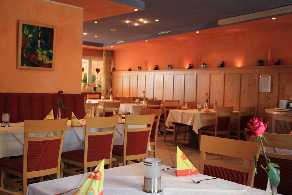 Hotel Restaurant Reichsadler Buchen  Oda fotoğraf